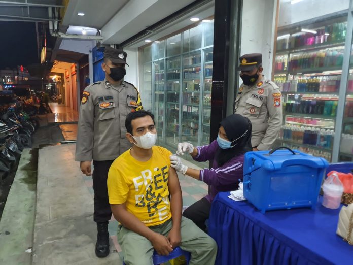 vaksin polres malam hari