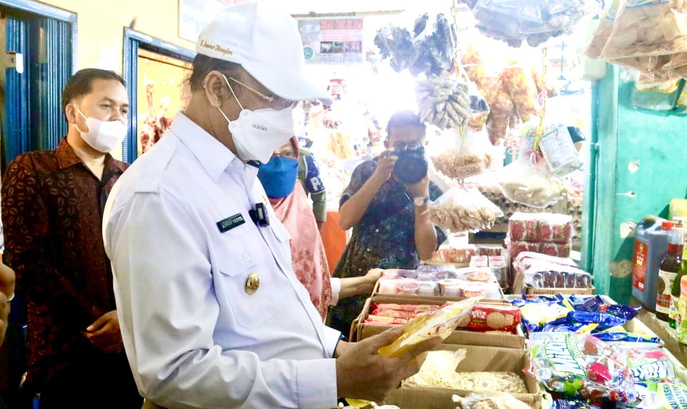 Wabup Karimun Sidak Pasar, Pantau Harga Sembako Beberapa Hari Jelang Ramadhan