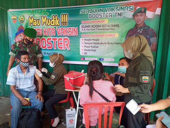 Serbuan Vaksinasi Kodim 0314/Indragiri Hilir Di Pelabuhan Kuala Enok, Percepat Program Vaksin Booster