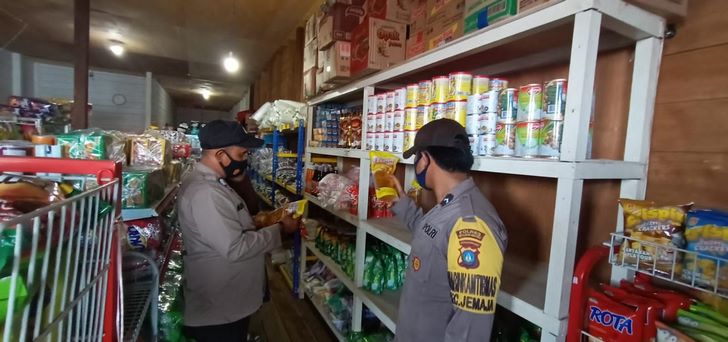 Antisipasi Kelangkaan Minyak Goreng, Polres Kepulauan Anambas Lakukan Pengecekan Di Pasar Tradisional Antisipasi Kelangkaan Minyak Goreng, Polres Kepulauan Anambas Lakukan Pengecekan Di Pasar Tradisional