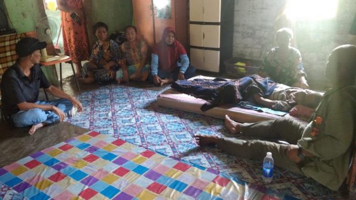 Rombongan saat menjenguk Abun Rombongan saat menjenguk Abun