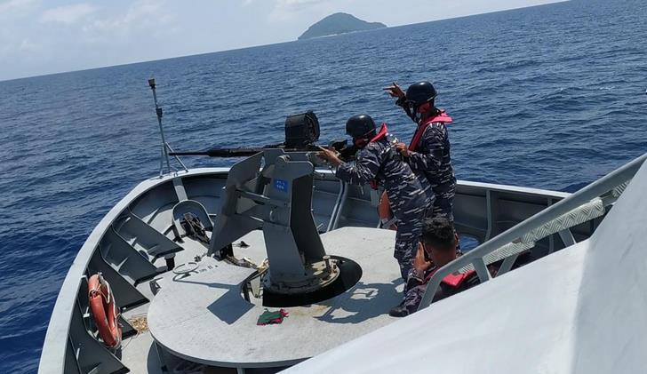 Lanal Tarempa Lakukan Latihan Menembak Sasaran Atas Air Lanal Tarempa Lakukan Latihan Menembak Sasaran Atas Air
