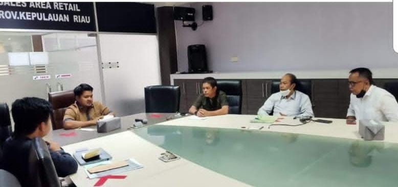Kelangkaan BBM Jenis Solar, Komisi II DPRD Anambas Bersama Disperindagkop Datangi Sales Pertamina Kepri di Batam Kelangkaan BBM Jenis Solar, Komisi II DPRD Anambas Bersama Disperindagkop Datangi Sales Pertamina Kepri di Batam