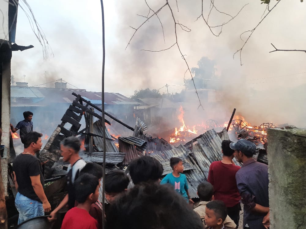 Kebakaran di Pulau Burung Menghanguskan Beberapa Unit Rumah