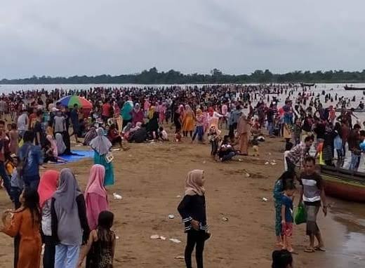 Kades Teluk Kiambang Akui Pengunjung Pantai Jodoh Kurang Sadar Masalah Sampah