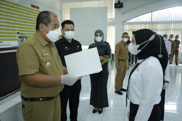 Wakil Bupati Asahan serahkan langsung petikan keputusan Bupati Asahan tentang pengangkatan CPNS dan PPPK