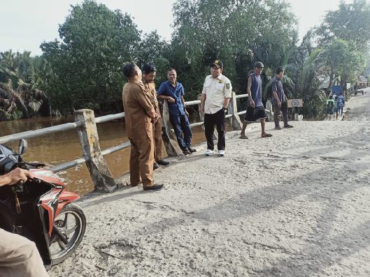 Jembatan Hampir Roboh di Sungai Piring Akan Dibangun Sementara Dengan Kerangka Baja