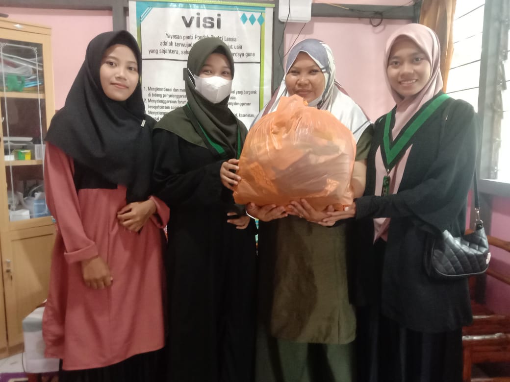 Himpunan Mahasiswa Islam Salurkan Bantuan Ke Yayasan Pondok Bhakti Lansia