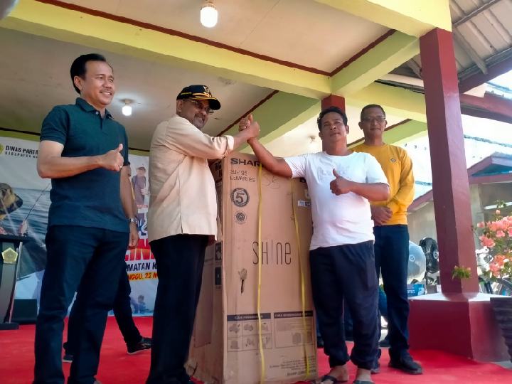 Ribuan Masyarakat Antusias Ramaikan Pesta Rakyat Di Pantai Lubuk Ribuan Masyarakat Antusias Ramaikan Pesta Rakyat Di Pantai Lubuk