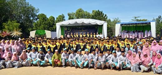 Bupati Karimun Mewisuda Santriwan-Santriwati TPQ se-Kecamatan Kundur Di Desa Sei Sebesi