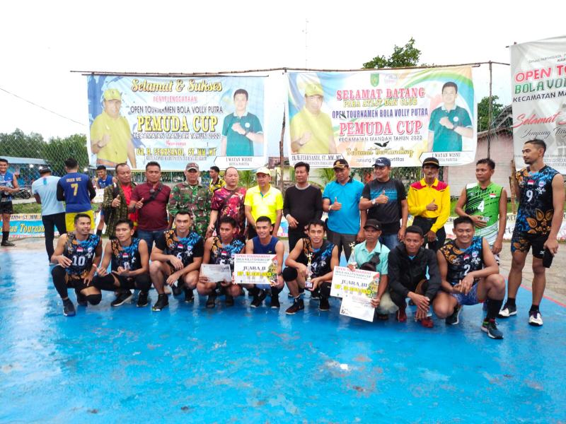 Dengan Latar Rumah Kuning Bersejarah Ferryandi Tutup Open Turnamen Pemuda Cup Kecamatan Mandah Dengan Latar Rumah Kuning Bersejarah Ferryandi Tutup Open Turnamen Pemuda Cup Kecamatan Mandah