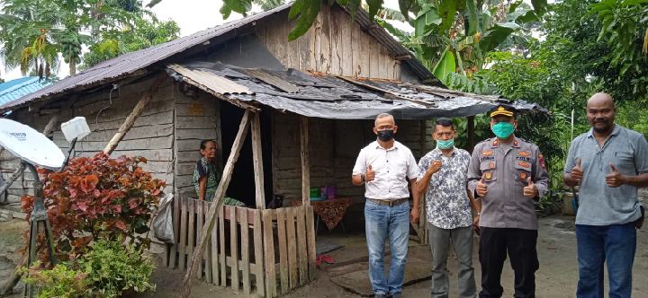 Peringati HUT Bhayangkara Polsek Kundur Bersama Wartawan Baksos Bangun MCK Warga Kurang Mampu