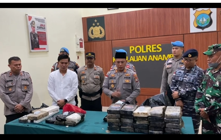 Di Puncak HUT Bhayangkara Ke-76, Polisi Anambas Malah Temukan 36 Kg Narkoba Jenis Kokain Di Puncak HUT Bhayangkara Ke-76, Polisi Anambas Malah Temukan 36 Kg Narkoba Jenis Kokain