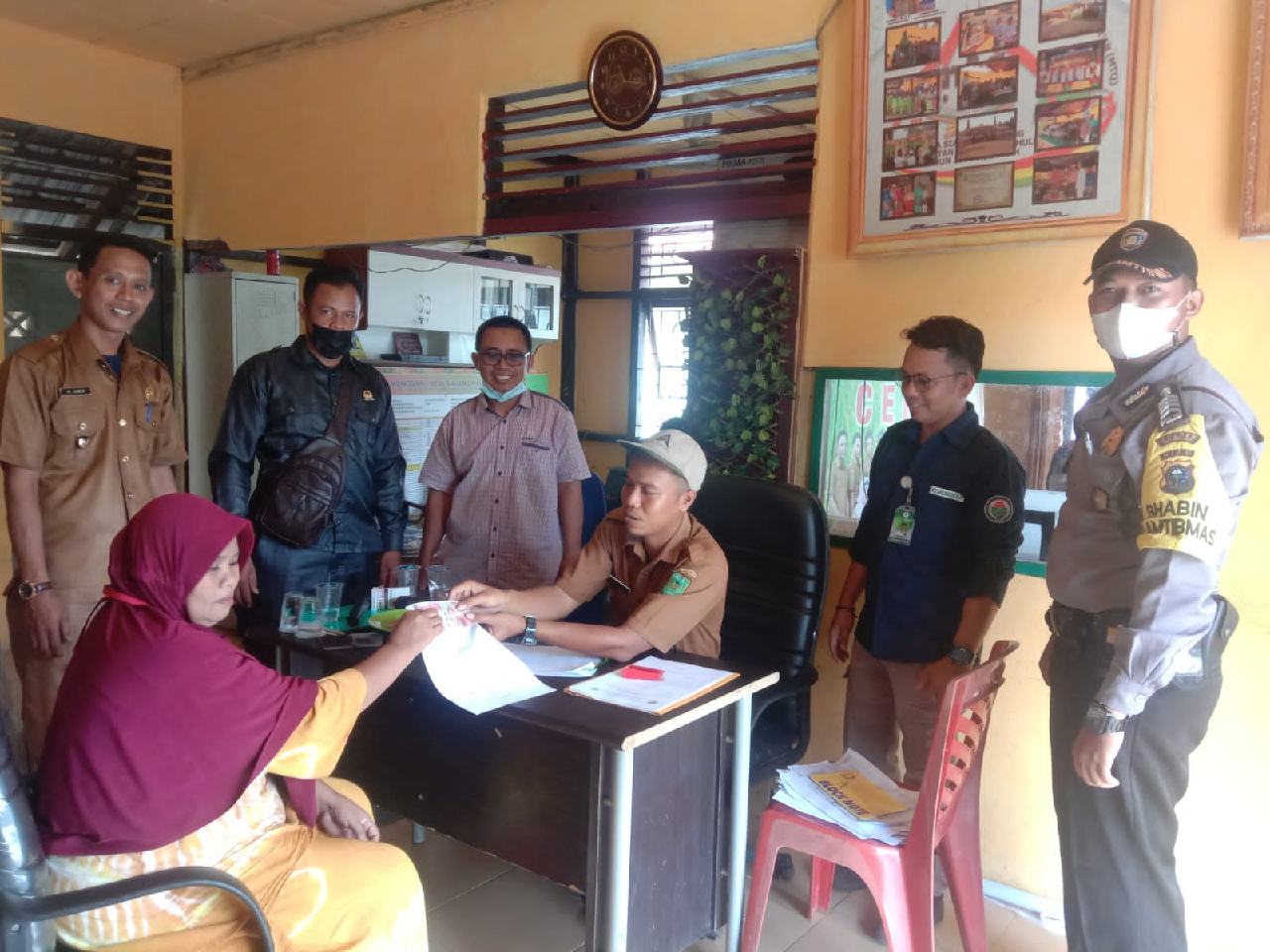 Lakukan Kunjungan ke Desa Sialang Panjang, TAPM Inhil Tinjau Penyaluran BLT