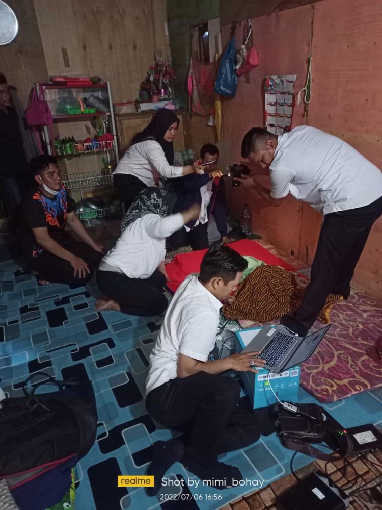 Tim Jemput Bola Disdukpencapil Inhil Terus Telusuri Desa-Desa Layani Masyarakat