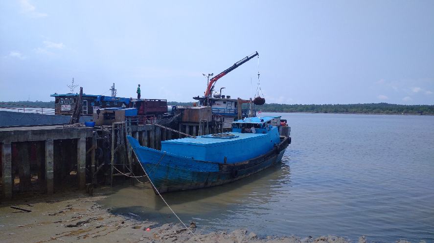 Seorang ABK Kapal Kelapa Asal Penyalai Jatuh Ke Laut, Saat Ini Dilakukan Pencarian