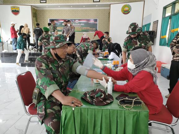 Mempringati Hari Jadi IWO Ke-10 dan HUT RI Ke-77, Kodim 0314/Inhil Dan Wartawan Gelar Donor Darah