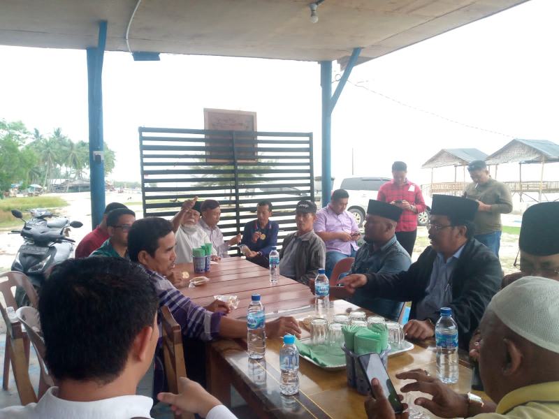 Ke Restoran Seafood Laut Jaya, H Nurdin Basirun Menyapa Warga Pulau Kundur