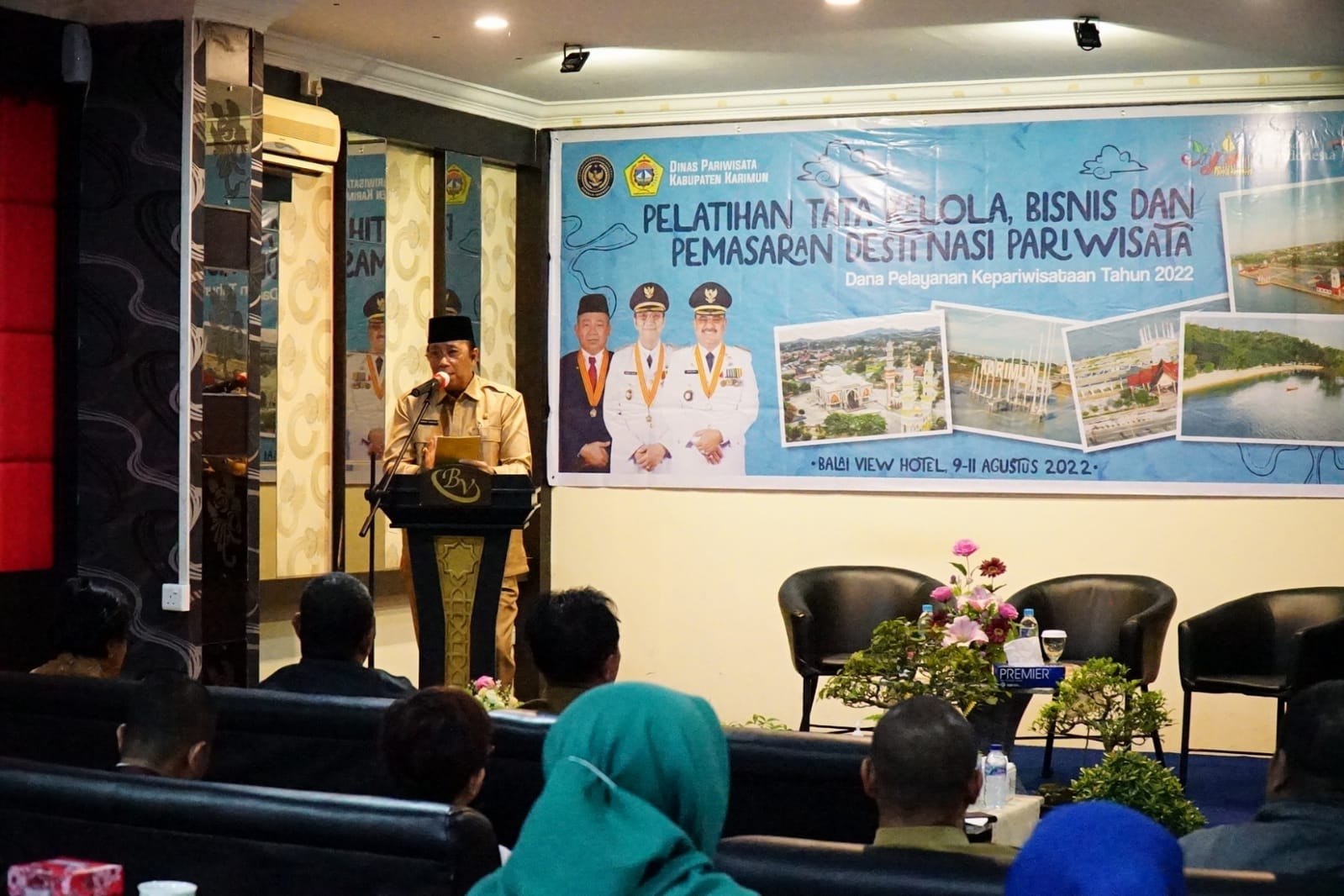 Pelaku Usaha di Desa Dibekali Pelatihan Tata Kelola Bisnis dan Pemasaran Pariwisata Pelaku Usaha di Desa Dibekali Pelatihan Tata Kelola Bisnis dan Pemasaran Pariwisata