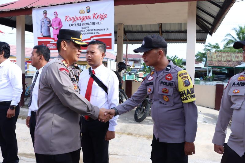 Berkunjung ke GAS, Kapolres Inhil Memotivasi Anggota Polsek dan Beri Bantuan ke Masyarakat