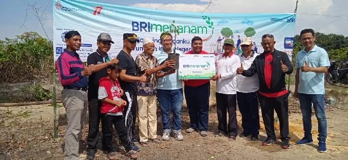 Hampir Seribuan Warga Ikut Menyemarakkan Perayaan HUT RI Ke-77 Desa Teluk Radang Dan Giat BRI Menanam