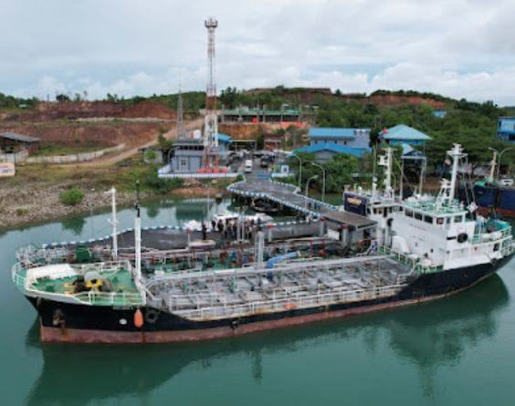 Bea Cukai Tangkap Kapal Pengangkut BBM Ilegal