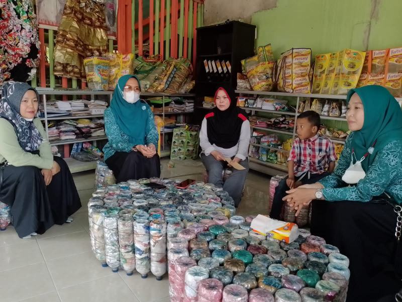 Mencari Lebih Jauh Cara Pengolahan Sampah, TP-PKK Kuala Sebatu Berkunjung Ke Bank Sampah Di Pekanbaru