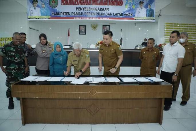 Penandatangan Deklarasi Komitmen Penyelenggaraan Kabupaten Ramah Perempuan dan Layak Anak