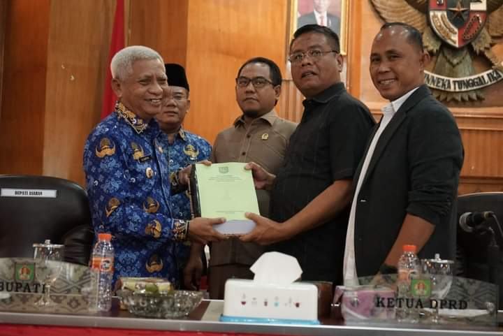 Bupati Asahan Sampaikan Nota Keuangan dan Ranperda Tentang Perubahan APBD Kabupaten Asahan Tahun Anggaran 2022