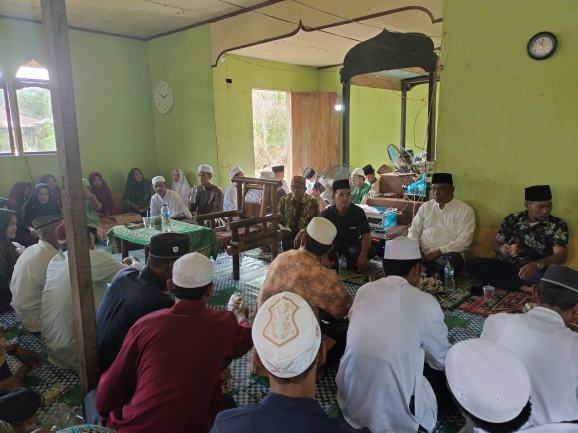 Camat Rahelmi Hadiri Maulid Nabi Muhammad SAW di Parit Minang Desa Kuala Sebatu