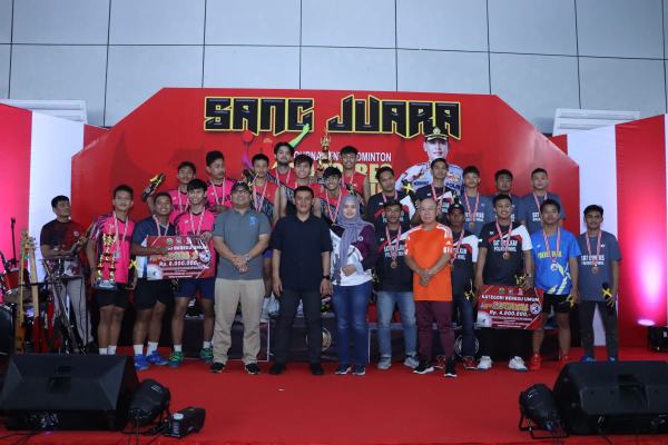 Ini Pemenang Juara Tournamen Badminton Kapolres Inhil Cup