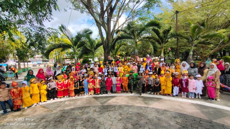 Mempringati Hari Sumpah Pemuda, TK Pembina Tembilahan Gelar Karnaval Ragam Budaya