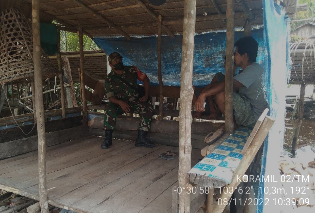 Babinsa Koramil 02/TM Sertu Elia Rahman Giat Komsos dengan Warga Binaan Babinsa Koramil 02/TM Sertu Elia Rahman Giat Komsos dengan Warga Binaan