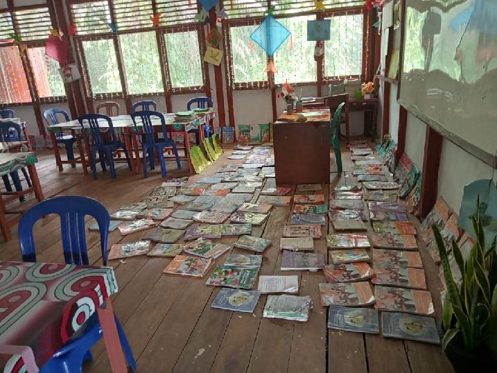 Akibat Banjir Ribuan Buku di Perpustakaan SD Negeri 021 Tempuling Basah dan Rusak Akibat Banjir Ribuan Buku di Perpustakaan SD Negeri 021 Tempuling Basah dan Rusak