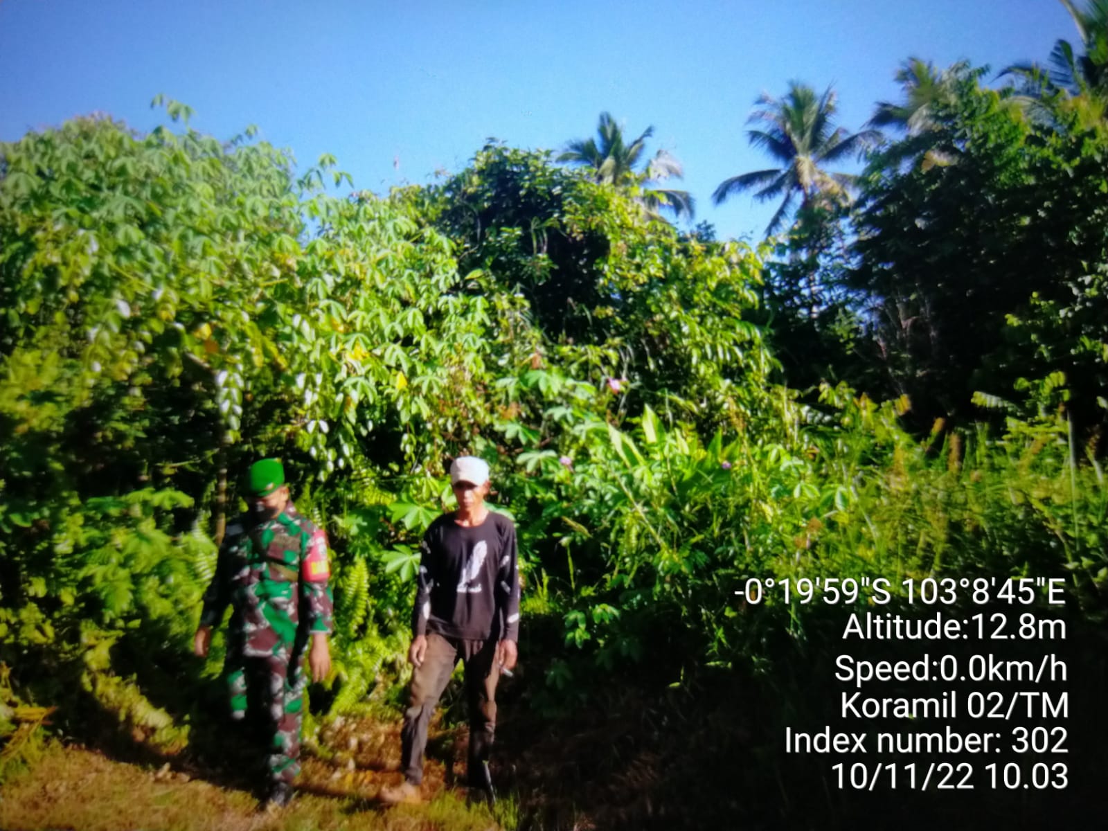 Sertu Syamsir Babinsa Koramil 02/TM Giat Patroli dan Sosialisasi Bersama Warga di Sungai Lokan 