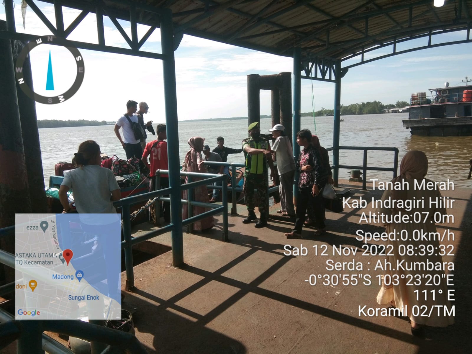 Sasar Pelabuhan, Serda AH Kumbara Anggota Koramil 02/TM Laksanakan Himbauan Protkes kepada masyarakat 