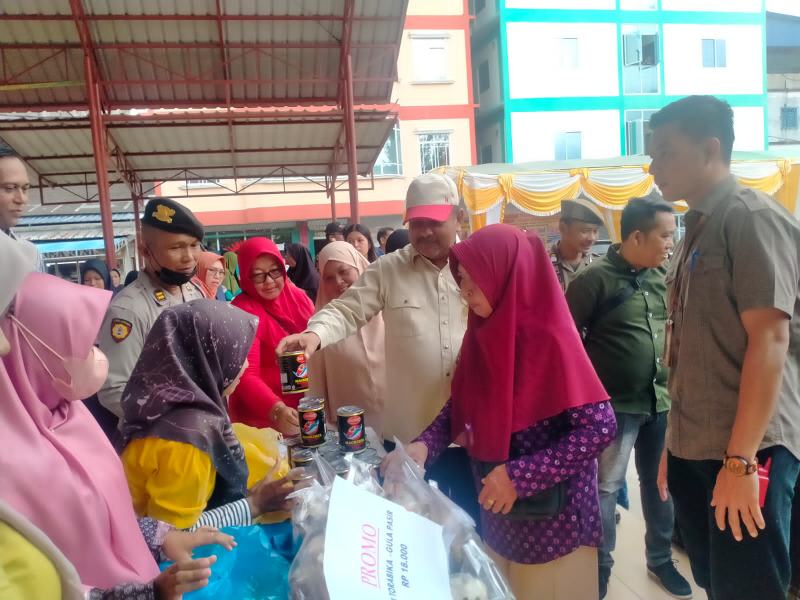 Masyarakat Kundur Sambut Baik Bazar Pangan Murah Pemkab Karimun