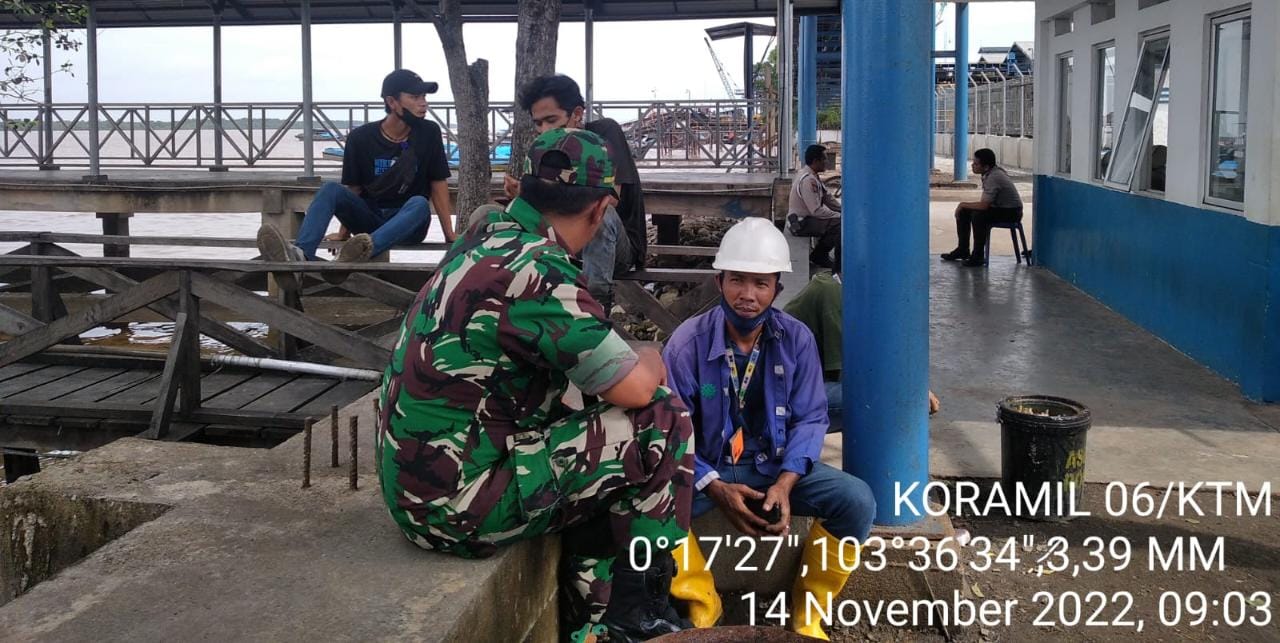 Babinsa 06/KTM kopda Ferry Sinaga Laksanakan Komsos di Desa Sumber Jaya 