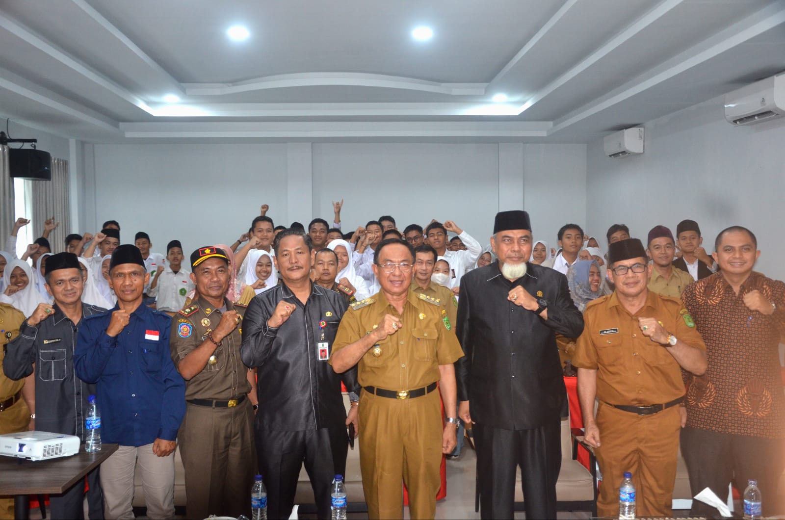 Buka Sosialisasi Pendidikan Politik Bagi Calon Pemilih Pemula, Bupati Inhil Berharap Tingkat Partisipasi Pemilih di Pemilu 2024 dapat Meningkat