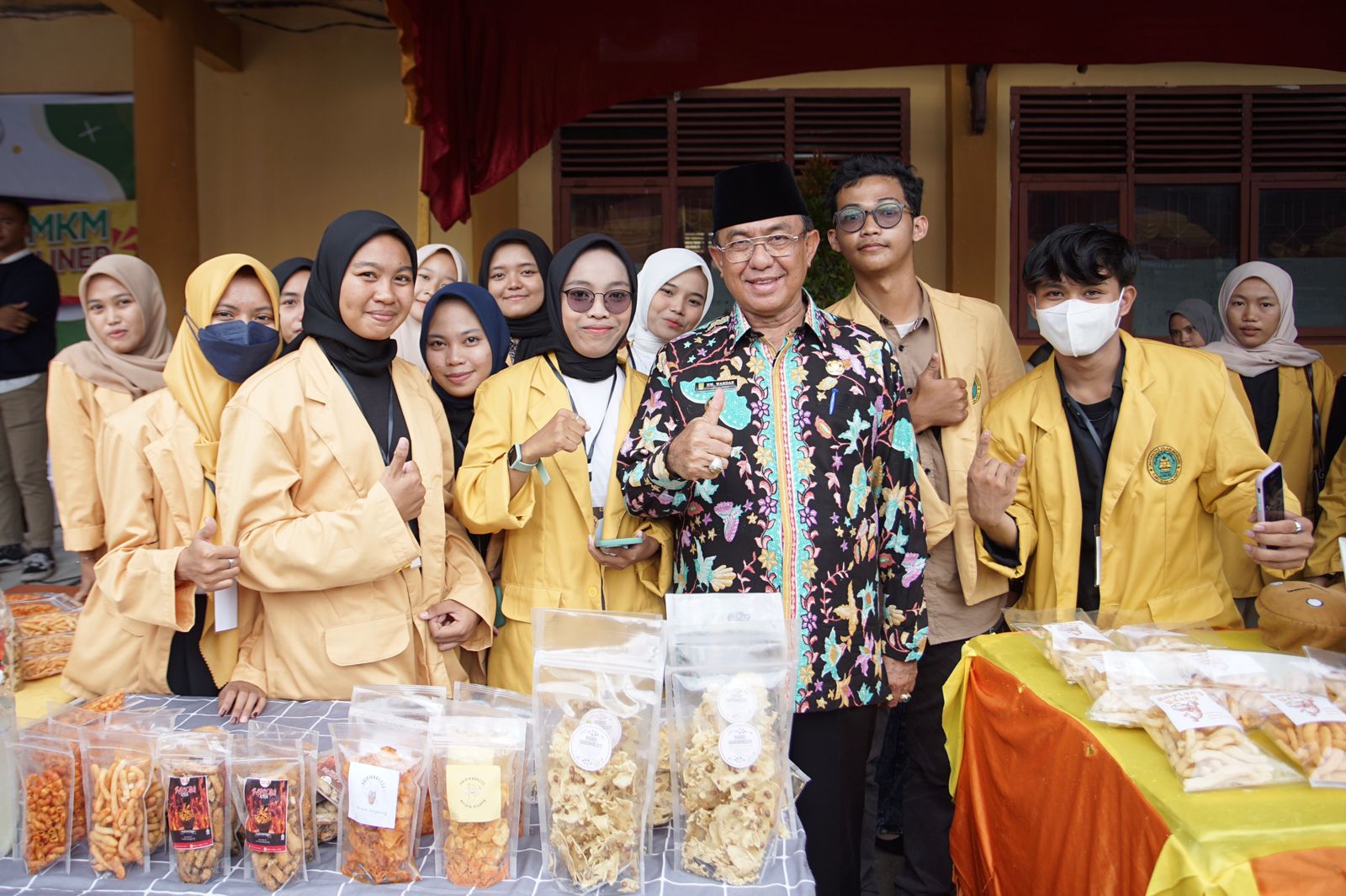 Bupati HM Wardan Membuka Secara Resmi Bazar UMKM dan Festival Kuliner Kabupaten Indragiri Hilir