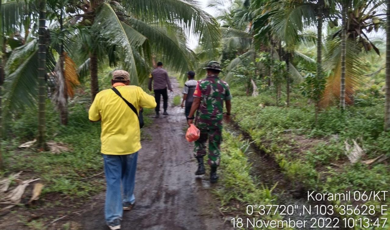 Serda Lendi Babinsa Koramil 06/KTM Tak Ingin Lengah, Terus Laksanakan Patroli dan Sosialisasi Karhutla Rutin 