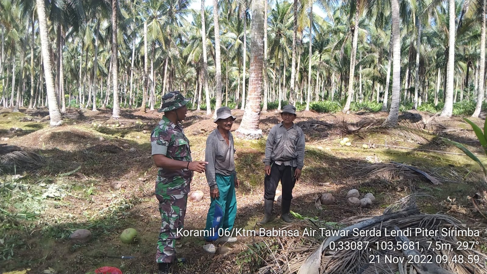 Serda Lendi Babinsa Koramil 06/KTM Ajak Warga Binaan Laksanakan Patroli Karhutla Bersama 