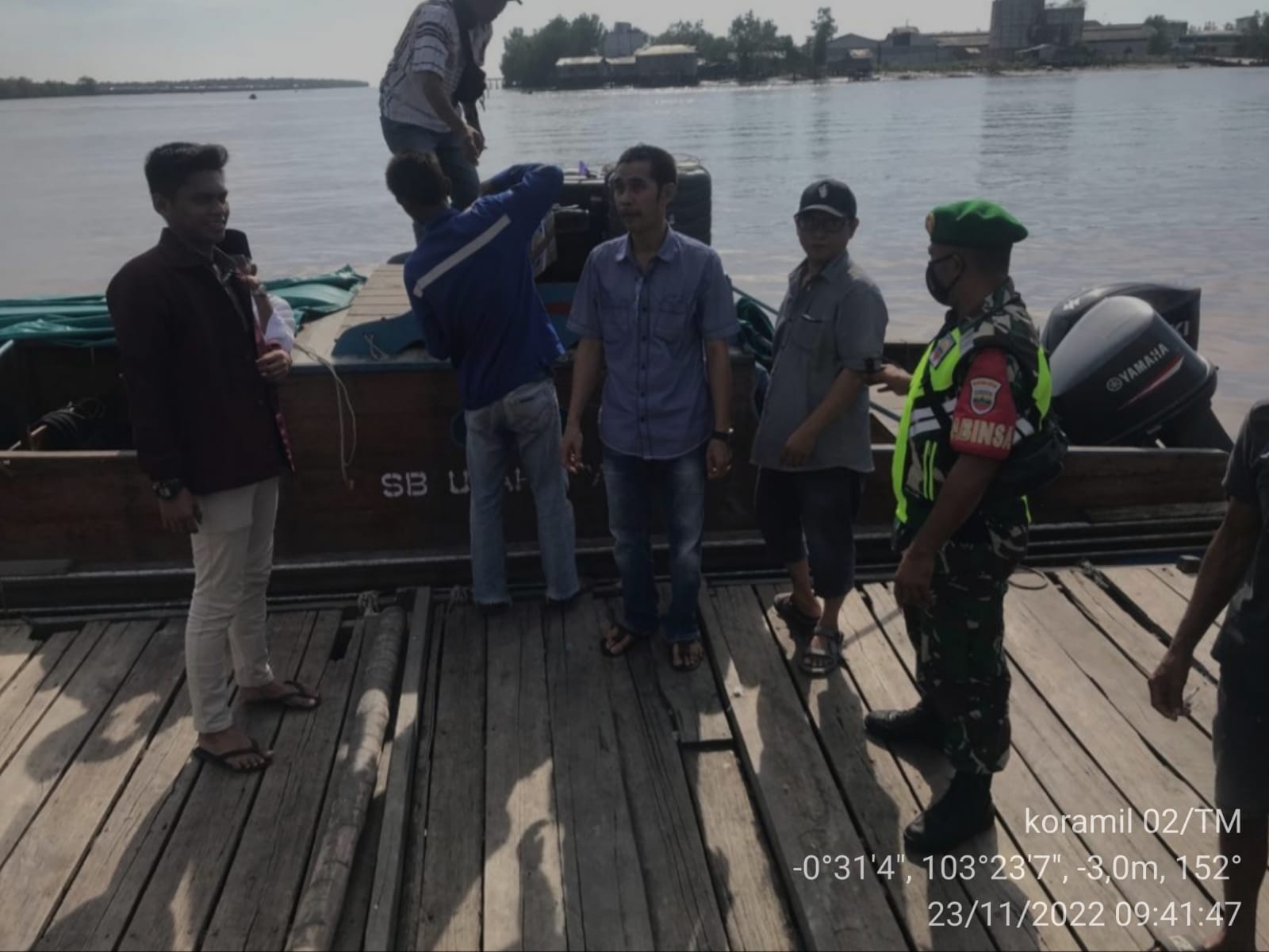 Tak Bosan-bosannya, Anggota Koramil 02/TM Sertu P Siregar Terus Beri Himbauan Protkes Kepada Masyarakat 