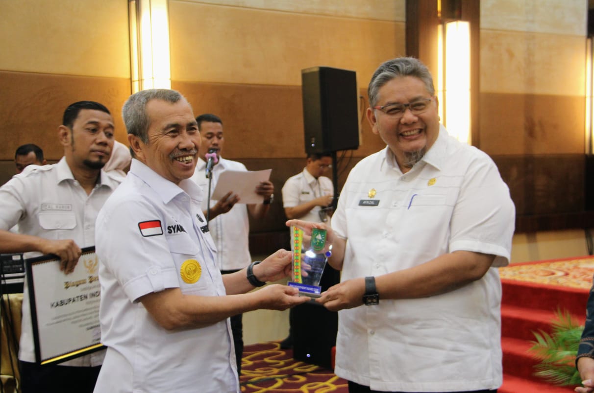 Pemkab Inhil Raih Penghargaan Peringkat Ketiga Katagori Penyumbang Realisasi Investasi di Riau 