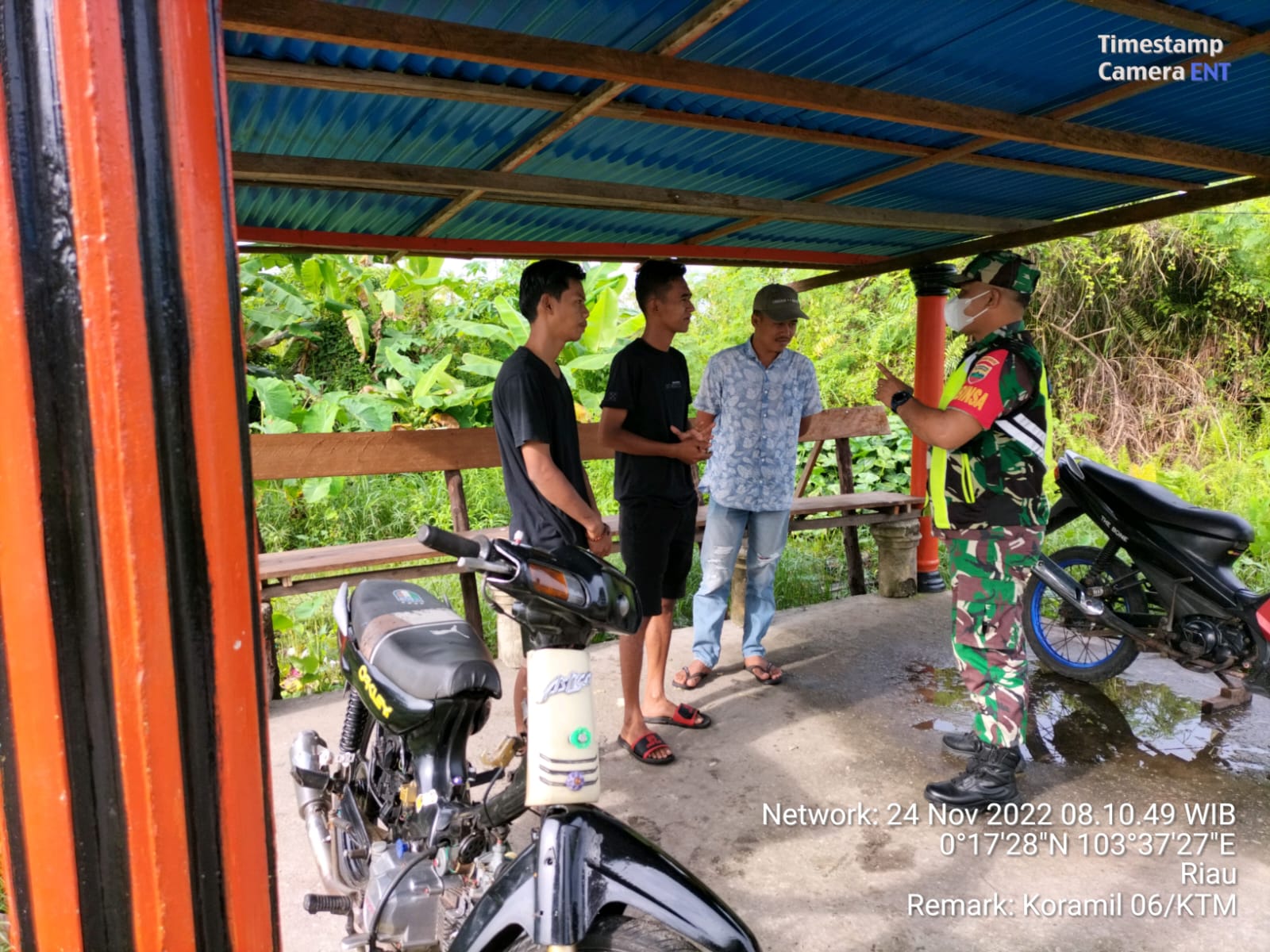 Rutin, Babinsa Desa Sungai Simbar Beri Pemahaman Protkes Kepada Masyarakat 