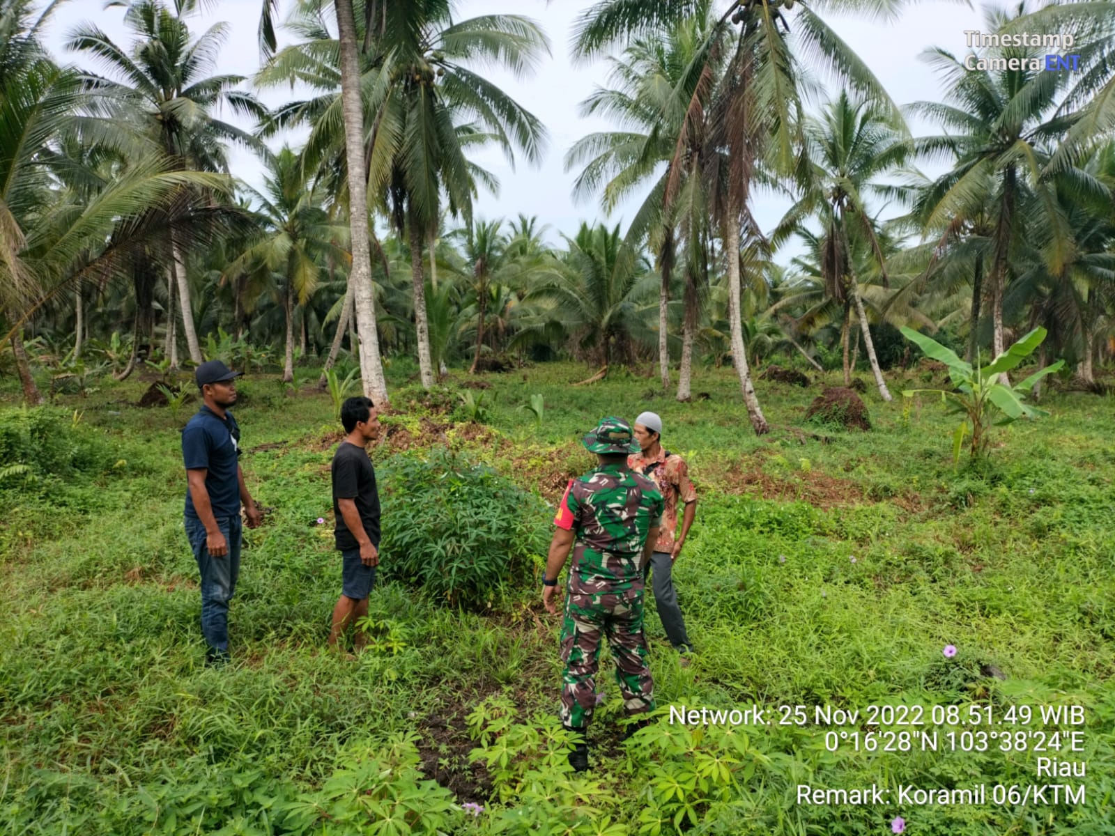 Jaga Wilayah Binaan Aman Kebakaran Lahan, Serda Edili laksanakan Patroli Sasar Perkebunan Warga di Sungai Simbar 
