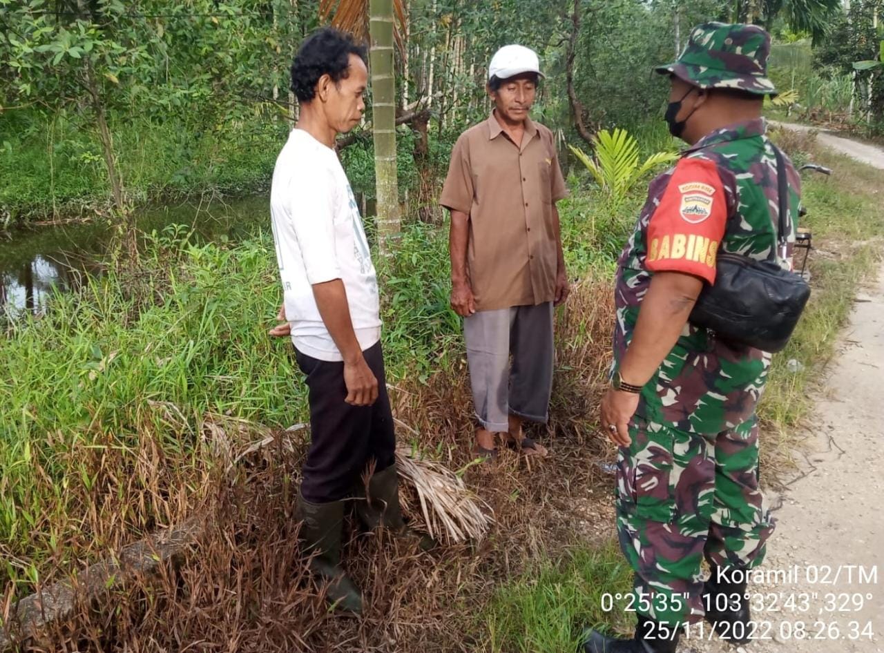 Serda Yuli Hendra Babinsa Koramil 02/TM Laksanakan Patroli dan Sosialisasi Karhutla di Wilayah Binaan Serda Yuli Hendra Babinsa Koramil 02/TM Laksanakan Patroli dan Sosialisasi Karhutla di Wilayah Binaan