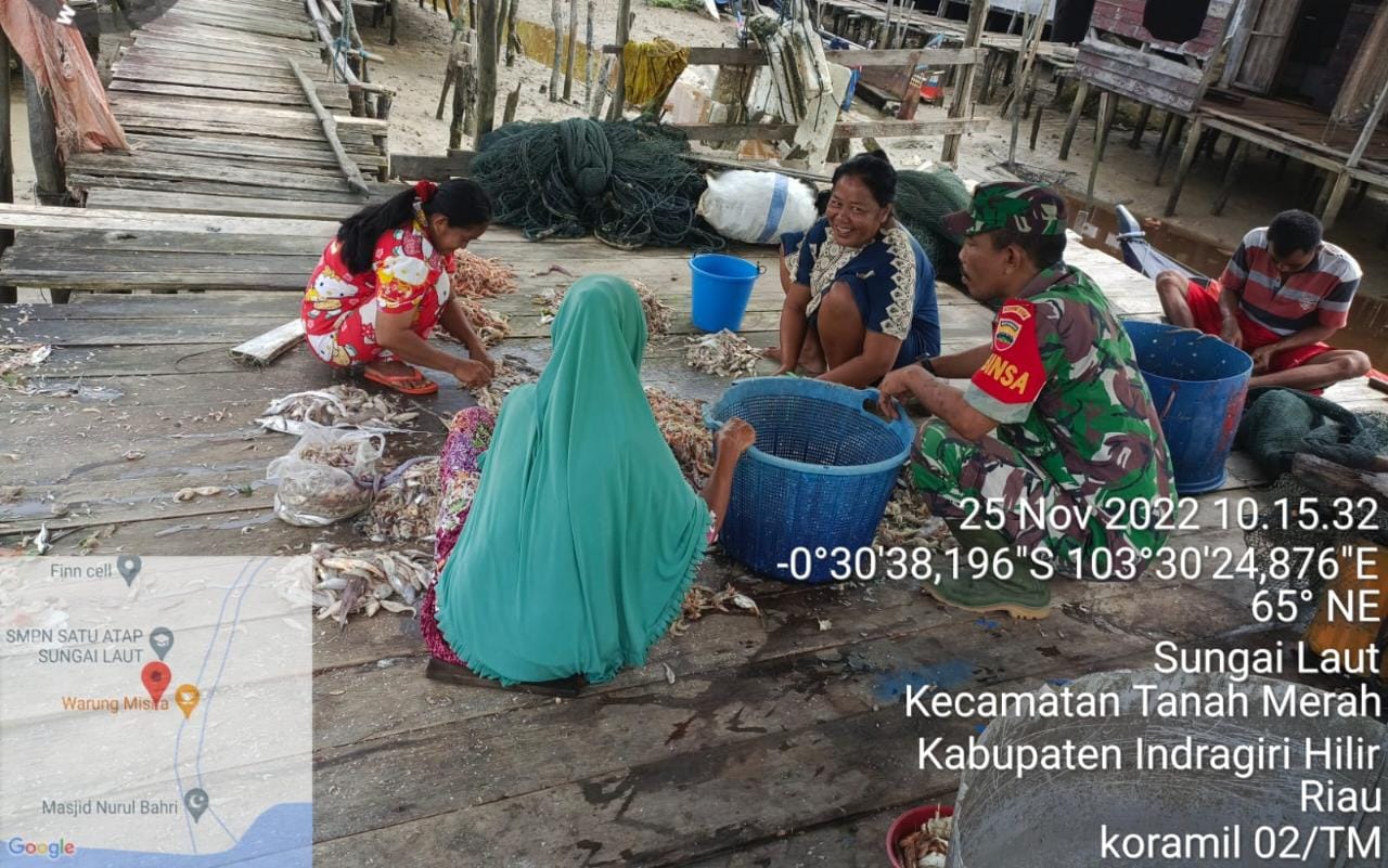 Jalin Silaturahmi Babinsa Desa Sungai Laut Laksanakan Komsos dengan Warga Binaan 