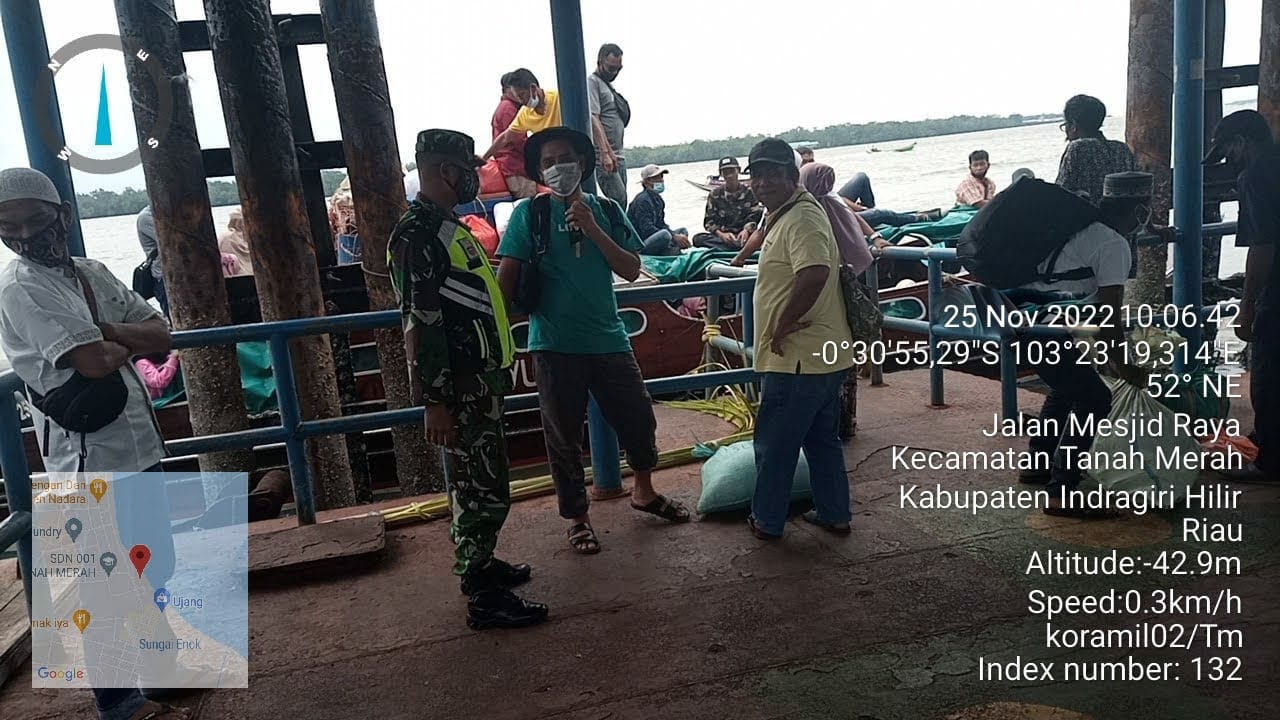 Anggota Koramil 02/TM Terus Laksanakan Himbauan Protkes di Pelabuhan