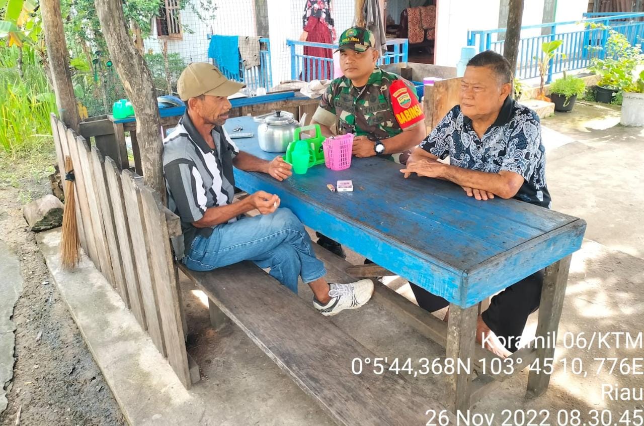 Serda Edili Zalukhu Babinsa Desa Sungai Simbar Lakukan Komsos dengan Warga Binaan 